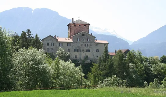 1024px-Schloss_Rietberg_von_Nordwesten2