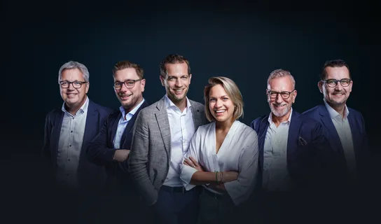 Von links: Michael Hemelt (CFO), Jens Scheele (COO), Jörg Senger (CEO), Stefanie Senger (CEO), Frank Krüger (COO) und Holger Okruch (CIO)